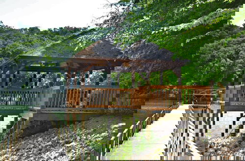 Foto 37 - Tree Top Lodge - Gorgeous Lake Cabin With Hot Tub & Magnificent Views Of Forests And Mountains! 3 Bedroom Cabin by Redawning