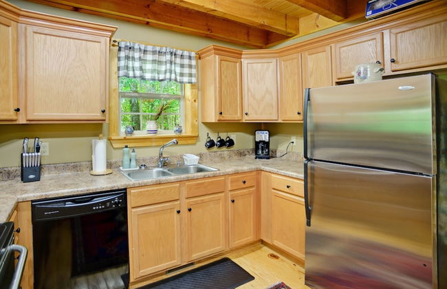 Tree Top Lodge - Gorgeous Lake Cabin With Hot Tub & Magnificent Views Of Forests And Mountains! 3 Bedroom Cabin by Redawning - Photo 7