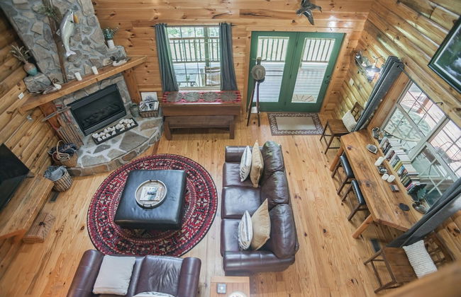 Tree Top Lodge - Gorgeous Lake Cabin With Hot Tub & Magnificent Views Of Forests And Mountains! 3 Bedroom Cabin by Redawning - Photo 23