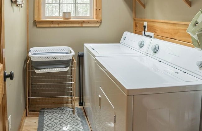 Tree Top Lodge - Gorgeous Lake Cabin With Hot Tub & Magnificent Views Of Forests And Mountains! 3 Bedroom Cabin by Redawning - Photo 28