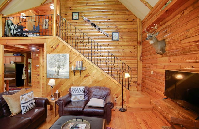 Tree Top Lodge - Gorgeous Lake Cabin With Hot Tub & Magnificent Views Of Forests And Mountains! 3 Bedroom Cabin by Redawning - Photo 15