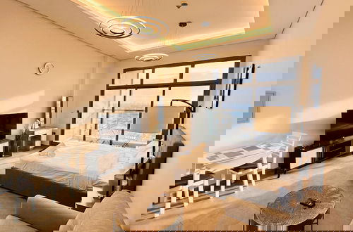 Foto 27 - Upscale Studio Apartment Burj View with Balcony Free Parking by Belvilla