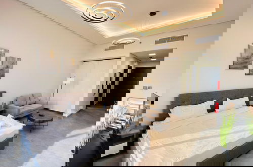 Foto 25 - Upscale Studio Apartment Burj View with Balcony Free Parking by Belvilla