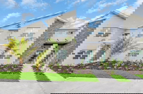 Foto 1 - Brand New Storey Lake Resort With Water Slides 4 Bedroom Townhouse by RedAwning