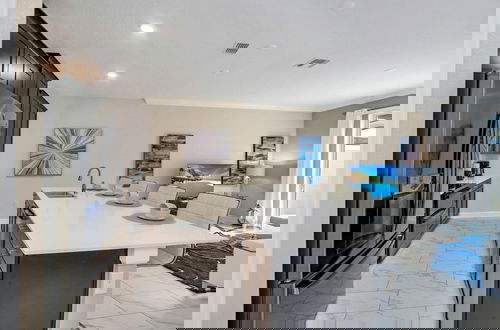 Foto 13 - Brand New Storey Lake Resort With Water Slides 4 Bedroom Townhouse by RedAwning