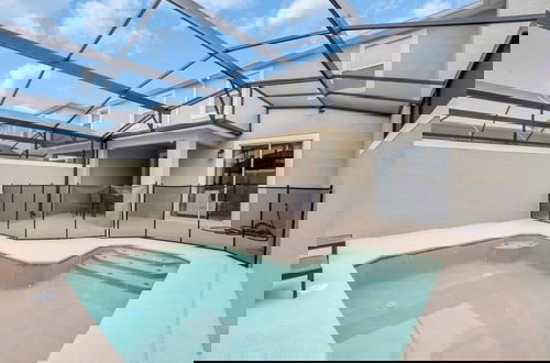 Foto 33 - Brand New Storey Lake Resort With Water Slides 4 Bedroom Townhouse by RedAwning