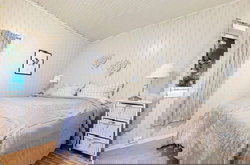 Foto 3 - 10 Person Holiday Home in Kalvag-by Traum