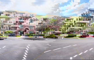 Foto 1 - Lakeview Penthouse Elegance 3 Bedroom Condo by RedAwning