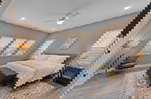 Foto 10 - Bright Urban Comfort | JZ Vacation Rentals