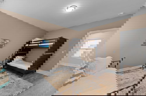 Foto 11 - Bright Urban Comfort | JZ Vacation Rentals