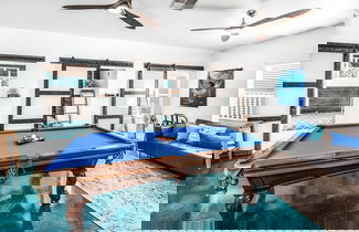 Foto 1 - Blue Fin House- Pet Friendly & Boardwalk to the Beach!