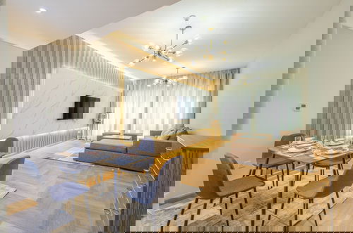 Photo 13 - SuperHost - Tranquil Oasis in the Heart of Dubai Lakepoint N2