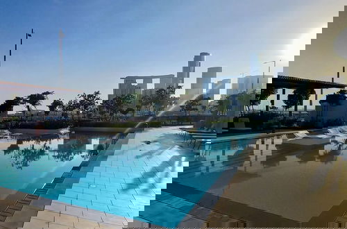 Photo 14 - Maison Privee - Modern & Panoramic Sea View Apt on Al Reem Island