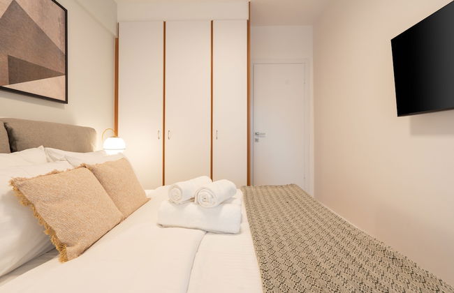Chic and Lavish Apartment in Athens - Photo 5