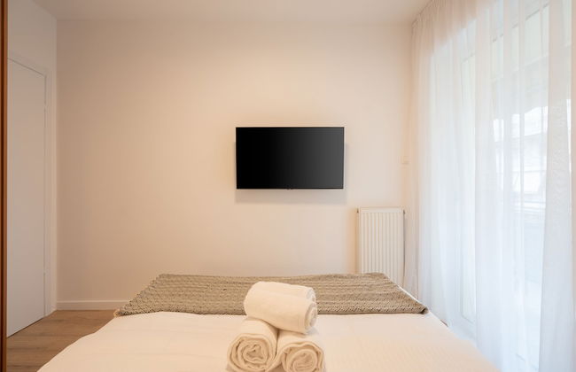 Chic and Lavish Apartment in Athens - Photo 6