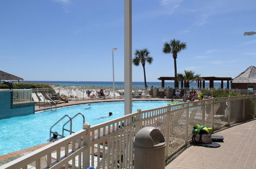Foto 19 - Pelican Beach Resort 801