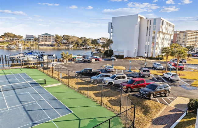 Cute 2 bedroom overlooking Harbor and Tennis Courts Condo by RedAwning - Foto 29