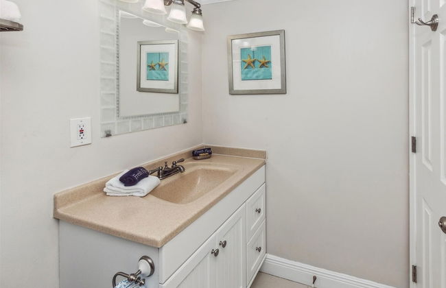 Cute 2 bedroom overlooking Harbor and Tennis Courts Condo by RedAwning - Foto 16