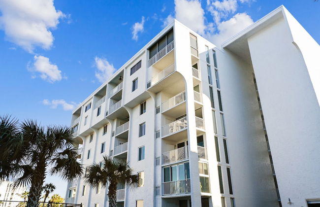 Cute 2 bedroom overlooking Harbor and Tennis Courts Condo by RedAwning - Foto 56