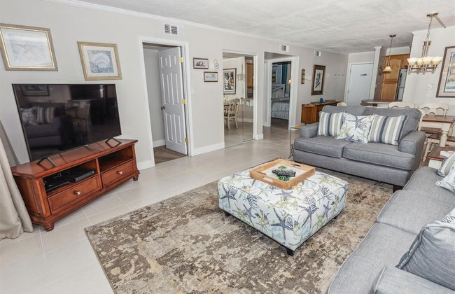 Cute 2 bedroom overlooking Harbor and Tennis Courts Condo by RedAwning - Foto 13