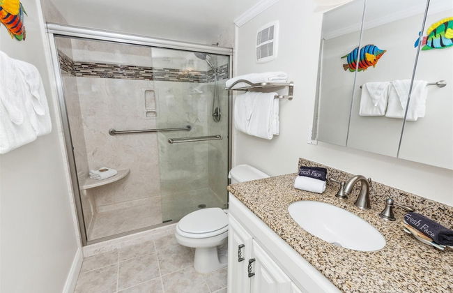 Cute 2 bedroom overlooking Harbor and Tennis Courts Condo by RedAwning - Foto 18
