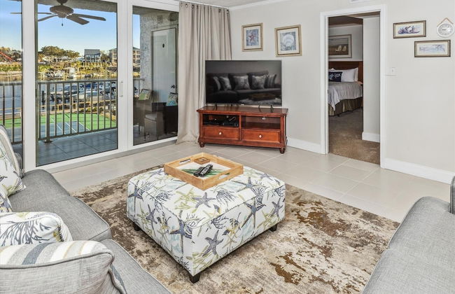 Cute 2 bedroom overlooking Harbor and Tennis Courts Condo by RedAwning - Foto 14