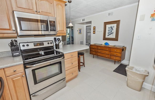 Cute 2 bedroom overlooking Harbor and Tennis Courts Condo by RedAwning - Foto 10