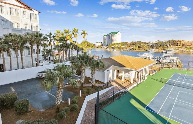 Cute 2 bedroom overlooking Harbor and Tennis Courts Condo by RedAwning - Foto 36