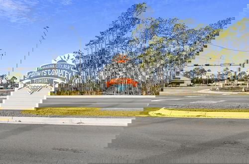 Foto 18 - Cozy Holiday Hideaway, Sleeps 4! Steps To The Beach! Renovated 2021 Condo by RedAwning