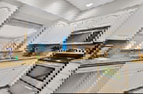 Photo 13 - Kiss the Wave - Spacious 4BR 3BA w Pool hot tub