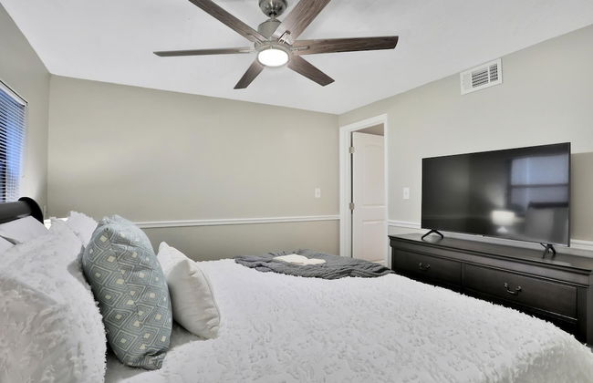 Kiss the Wave - Spacious 4BR 3BA w Pool hot tub - Foto 29
