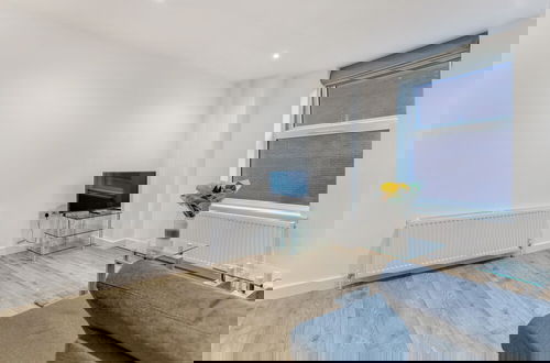 Foto 9 - Central 1-bed Apartment in Slough Sleeps 3!