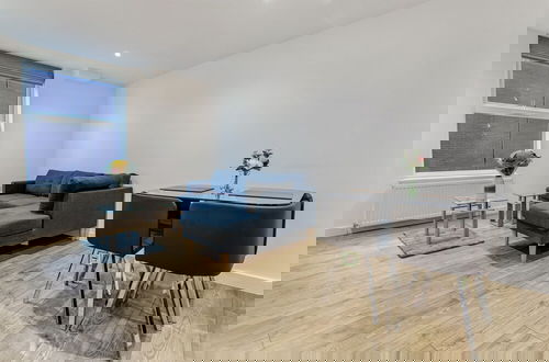 Foto 6 - Central 1-bed Apartment in Slough Sleeps 3!