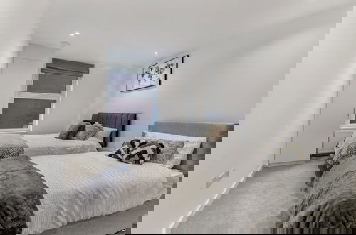 Foto 1 - Central 1-bed Apartment in Slough Sleeps 3!