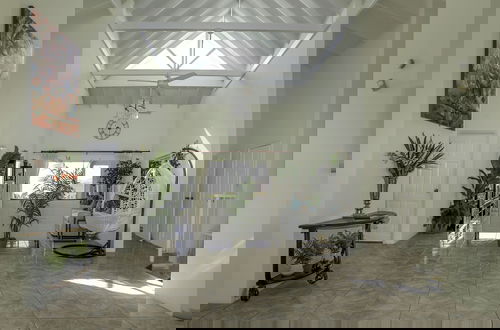 Foto 2 - Beautiful 5-bed Villa With Views And Pool - Decaj 5 Bedroom Villa by RedAwning