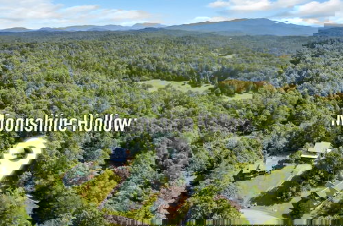 Foto 45 - Moonshine Hollow 3 Bedroom Cabin by RedAwning