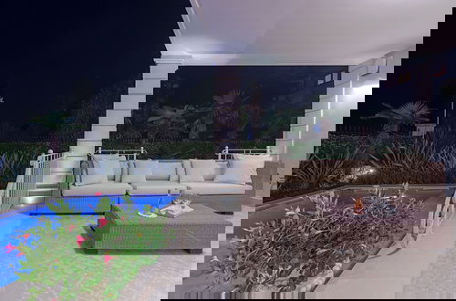 Foto 54 - Luxury Lakefront Catullo with pool