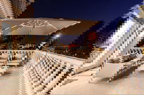 Foto 51 - Luxury Lakefront Catullo with pool