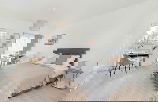 Photo 2 - Minimalist Studios in Poznań by Renters