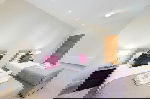 Foto 12 - Luxury 3 Bedroom Apartment with Parking