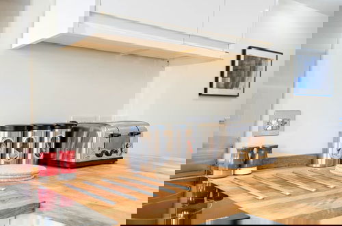 Foto 19 - Luxury 3 Bedroom Apartment with Parking