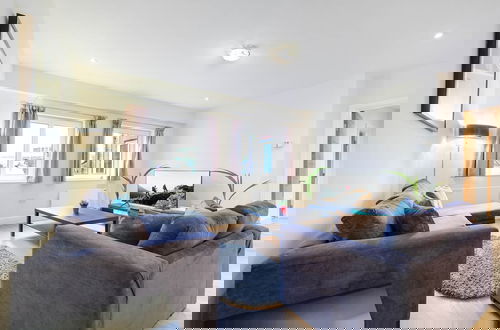 Foto 28 - Luxury 3 Bedroom Apartment with Parking