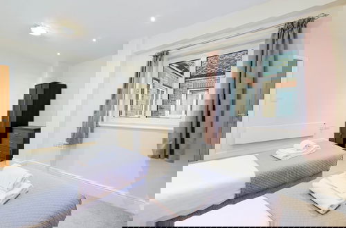 Foto 5 - Luxury 3 Bedroom Apartment with Parking