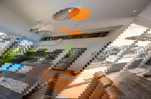 Foto 13 - Luxury Hillside Estate at Nativa Resort by RedAwning