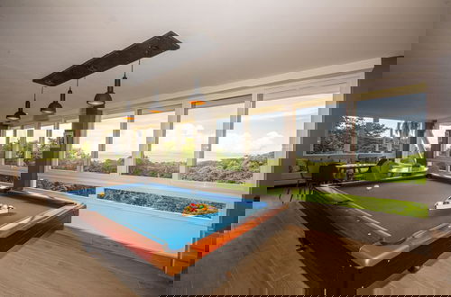 Foto 30 - Luxury Hillside Estate at Nativa Resort by RedAwning