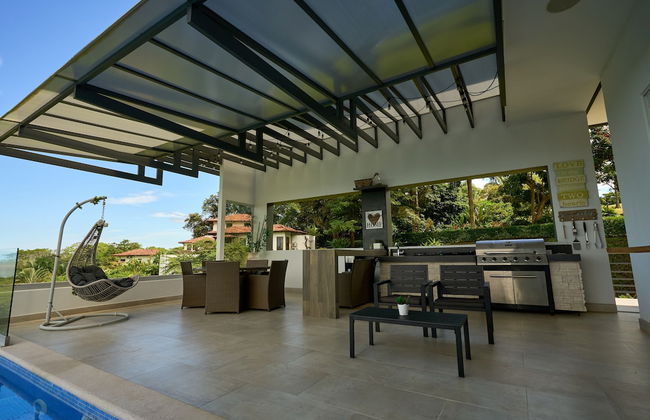 Luxury Hillside Estate at Nativa Resort by RedAwning - Foto 44