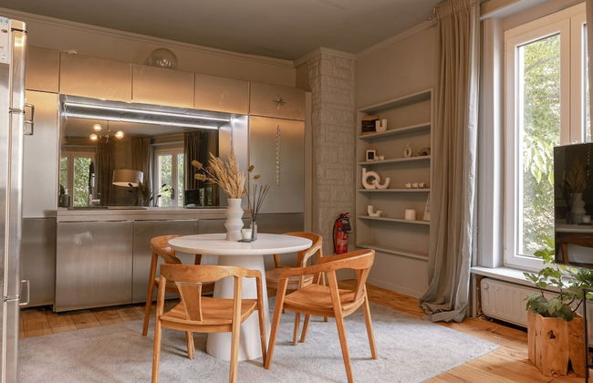 Cozy Apartment in Center of Antwerp Pets Welcome - Photo 1