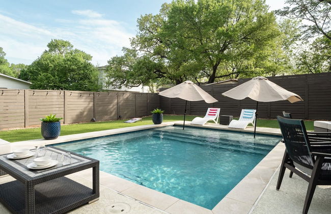Upstay - Newly Built Modern Home w Private Pool - Photo 7