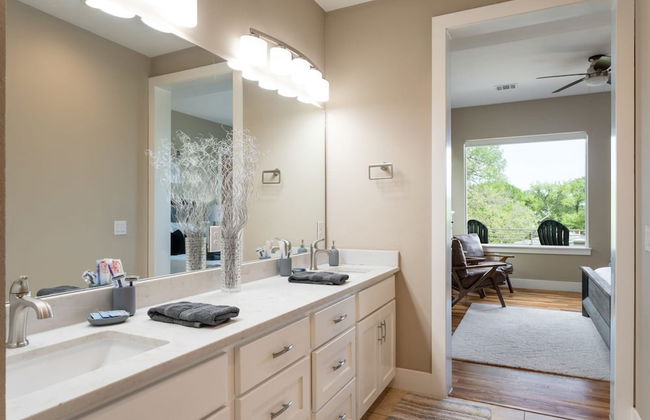 Upstay - Newly Built Modern Home w Private Pool - Photo 21