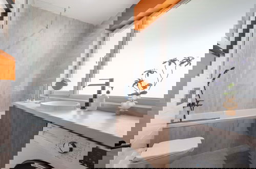 Foto 4 - Playful Bright 1BR Near The Faculty of Law